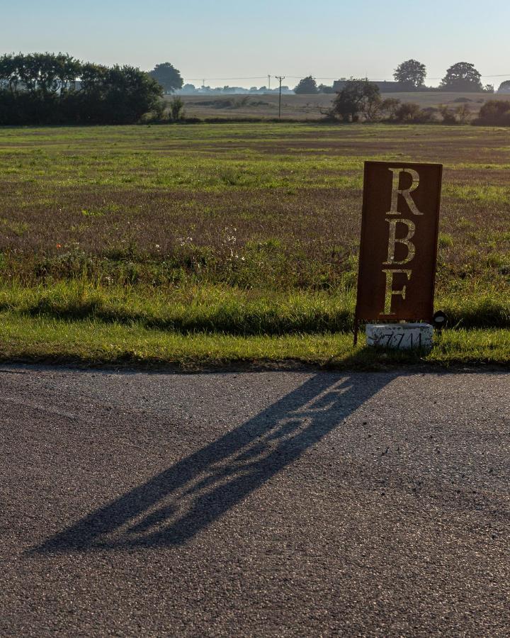 Red Bird Farm Panzió Ystad Kültér fotó