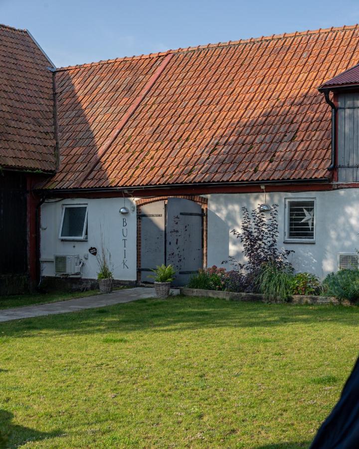 Red Bird Farm Panzió Ystad Kültér fotó